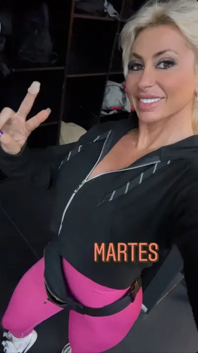 Tamara profe de gym. cover image