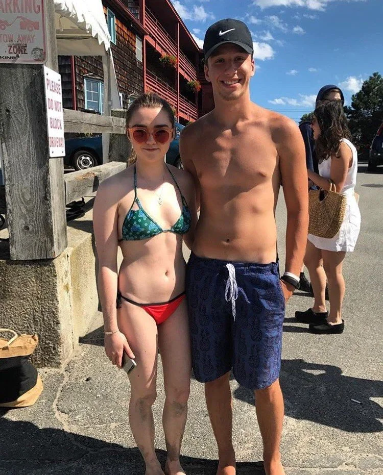 Maisie Williams (Arya Stark) leaked nudes. image 4