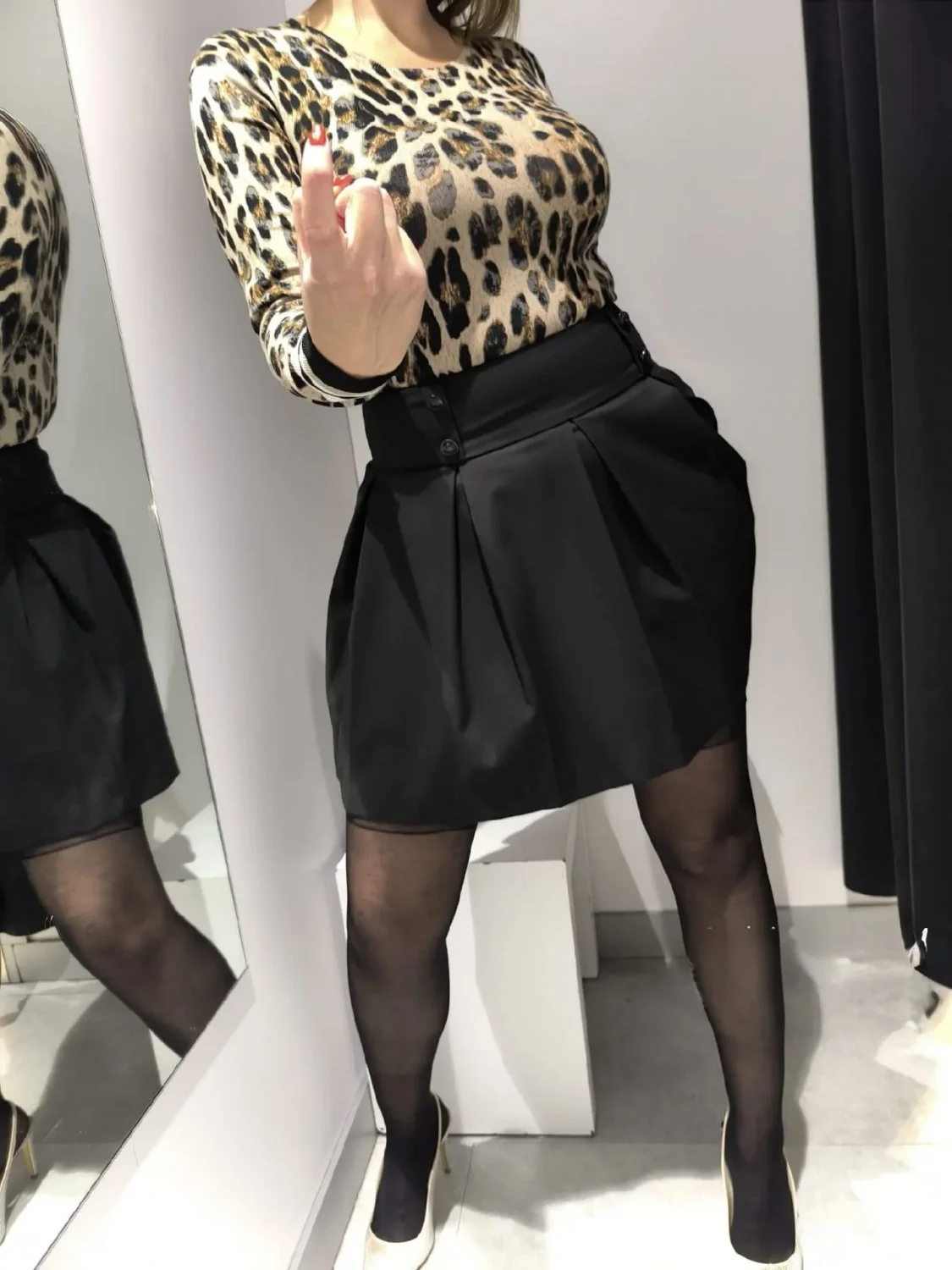 A esposa mais elegante...daqui a xoxota dela é pequena cheirosa e delicada .. alguns flagras comenta image 11