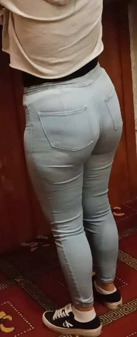 Spy on my cousins sexy ass in tight jeans voyeur image 2
