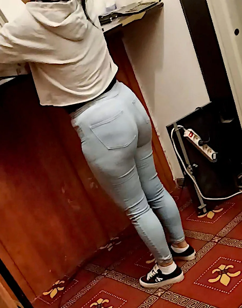 Spy on my cousins sexy ass in tight jeans voyeur image 6