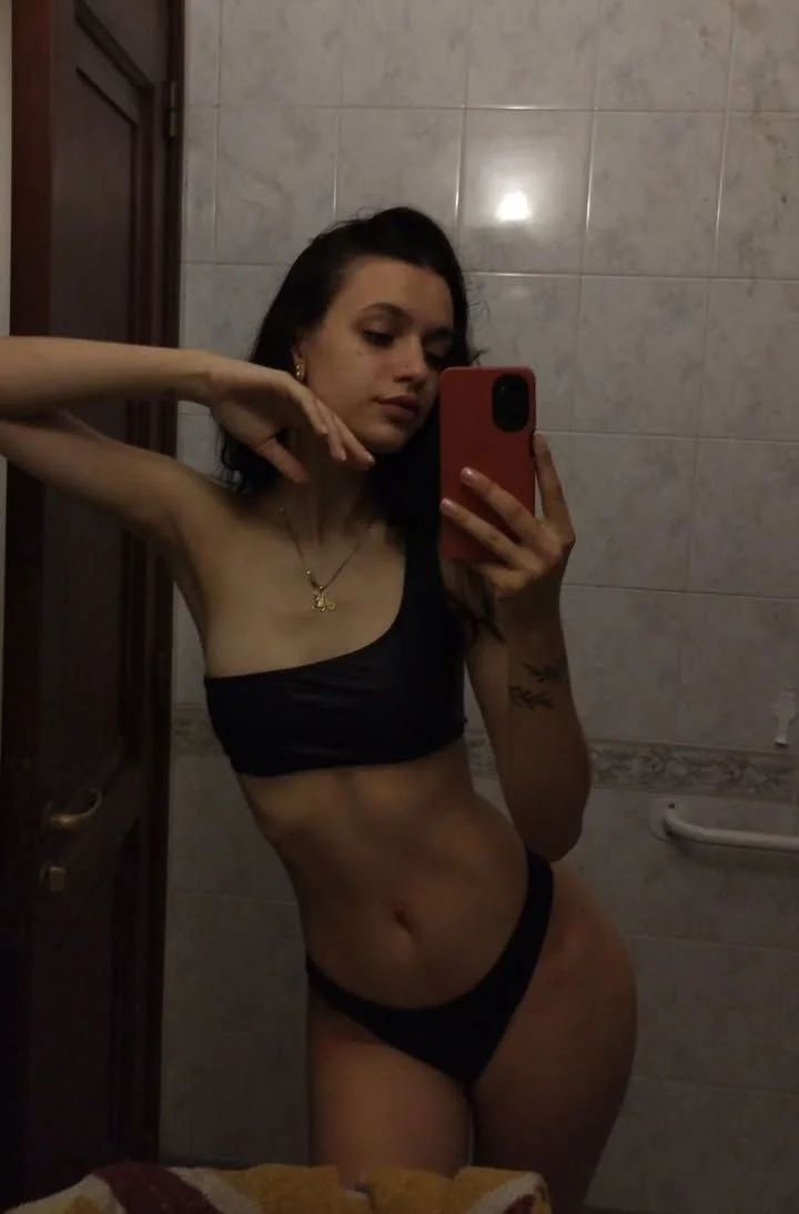 Pendeja misionera culona🍑🫦 image 2