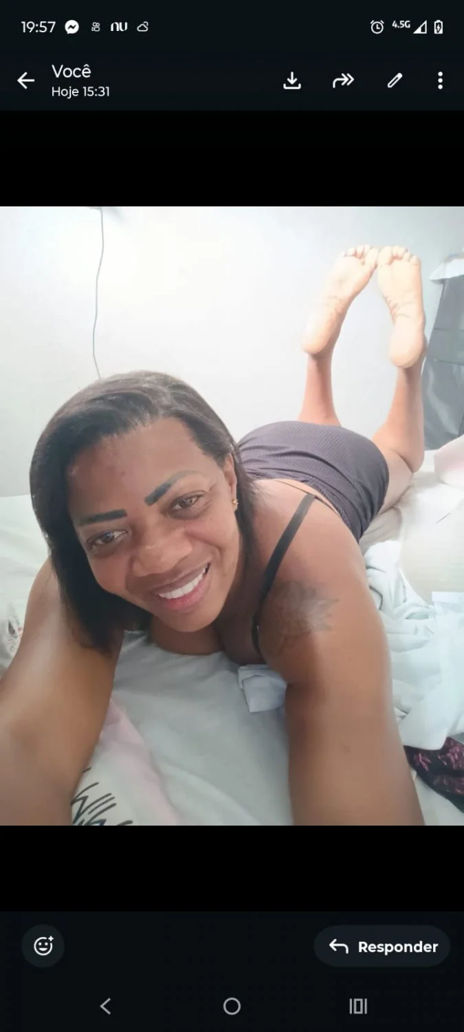 Pezinhos e footjob image 2