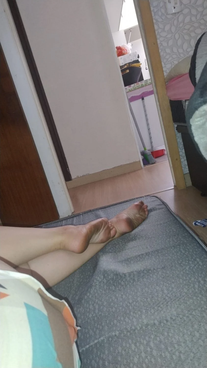 Pezinhos e footjob image 7