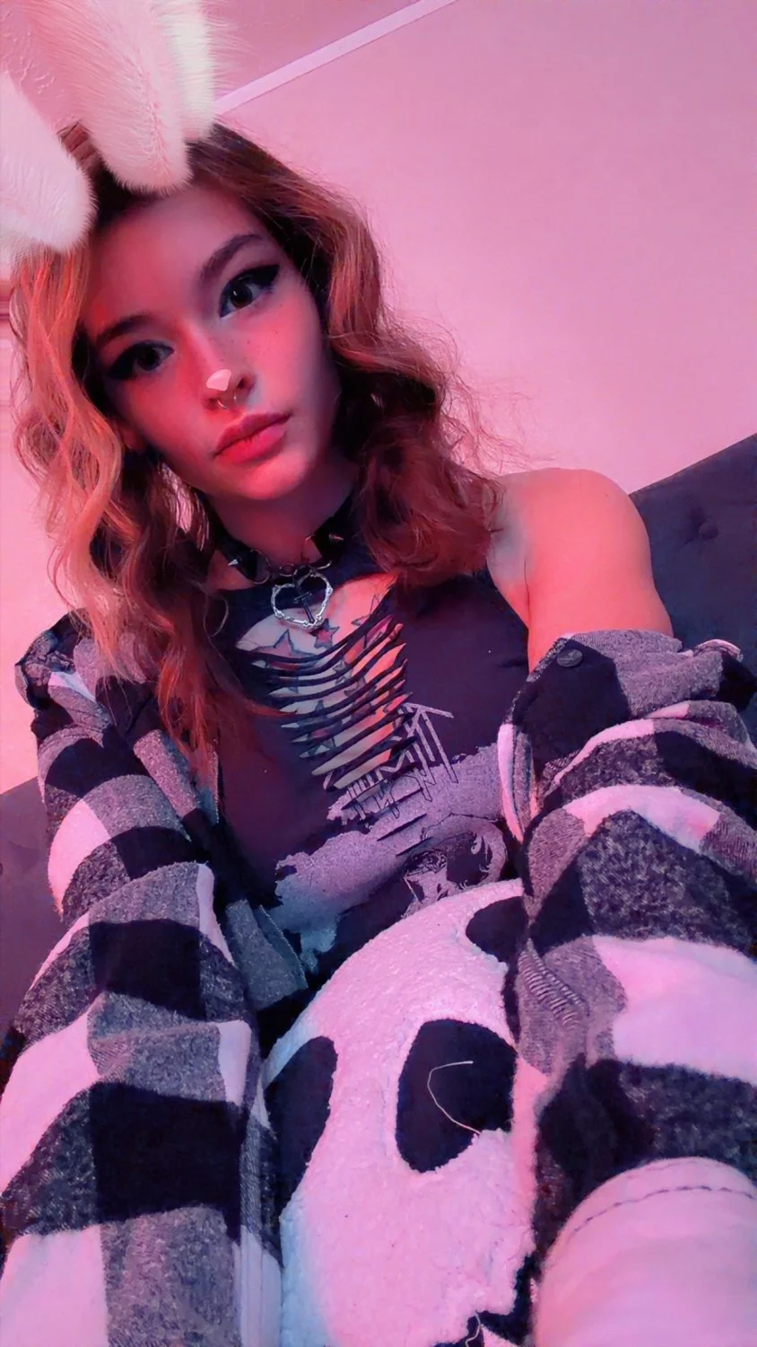 I heard you liked teen college girls with a love for games main image