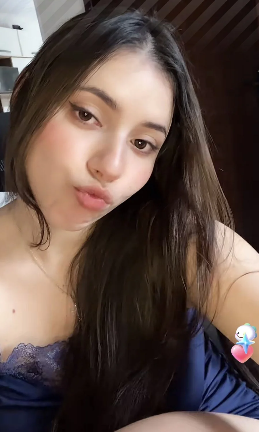 AnaJulia Bigo Live image 2