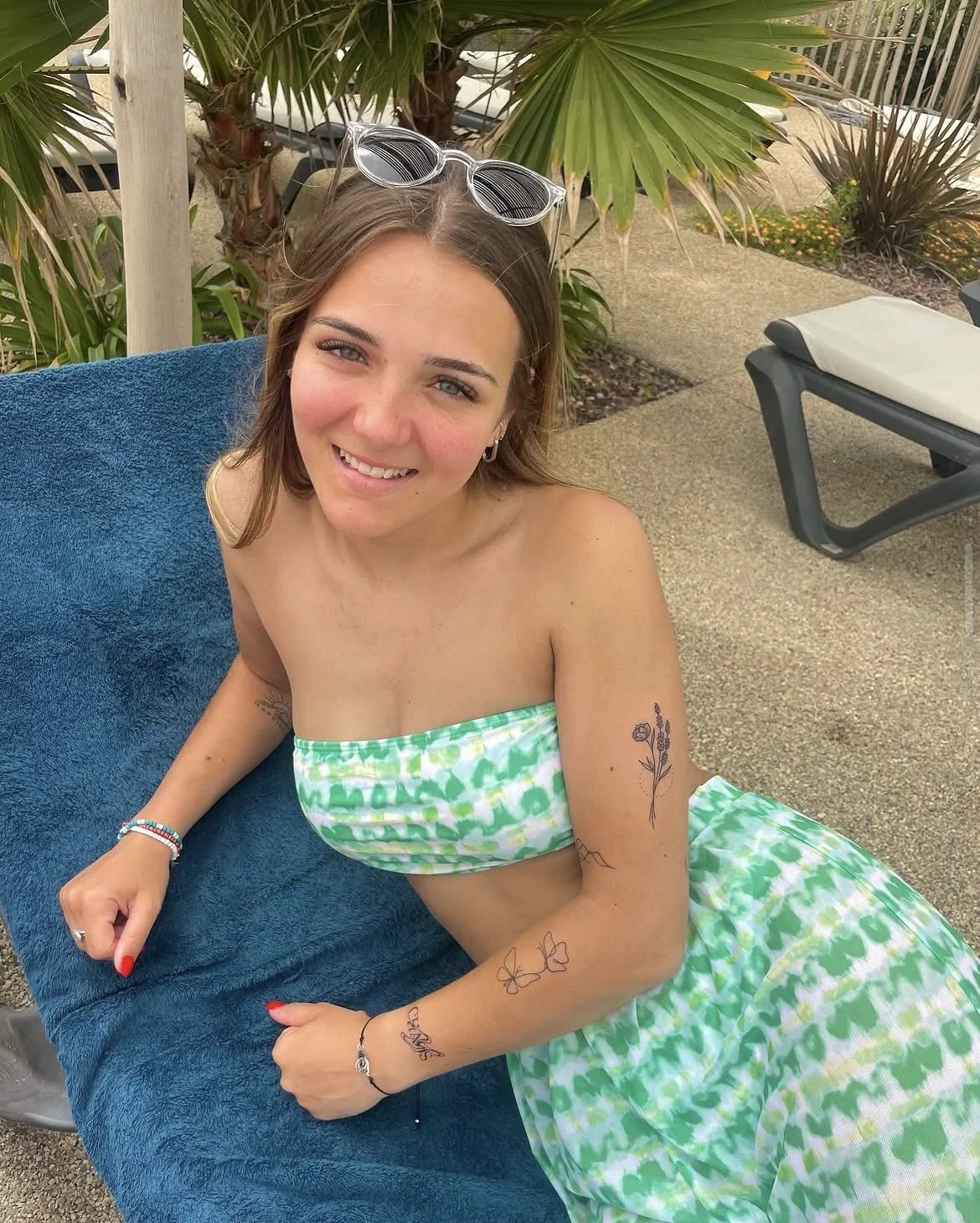 Aurelie Is a fucking babe image 3