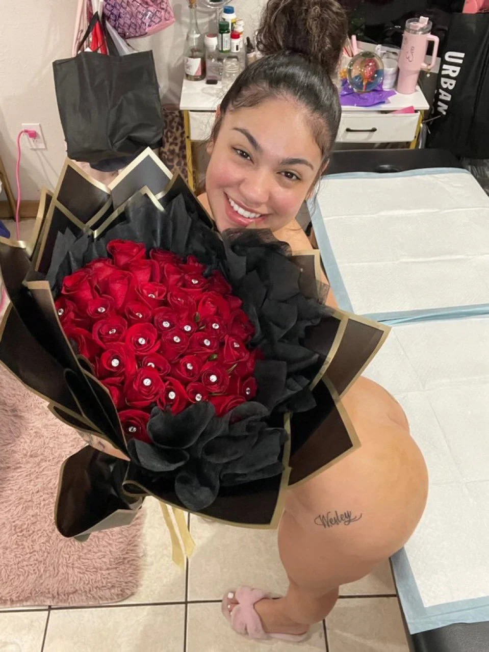 Latina stripper with pretty pussy image 2