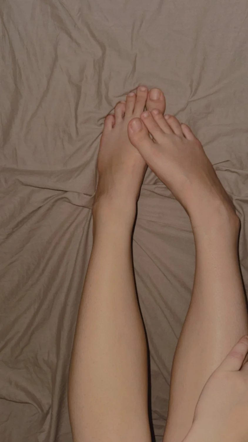 Young perfect feet image 3