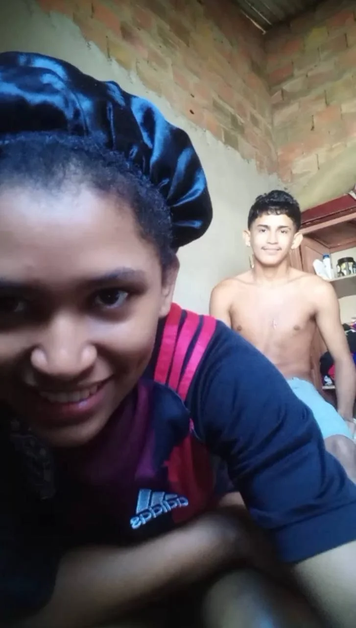 Baixa renda menstruou metendo no meio da live image 1