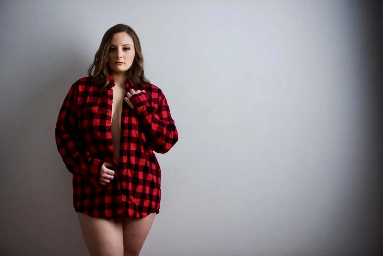 Chubby brunette beauty boudoir image 3