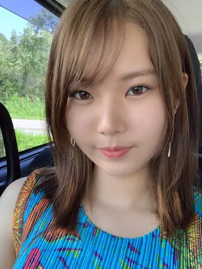 japanese cutie gyaru shows herself cover image