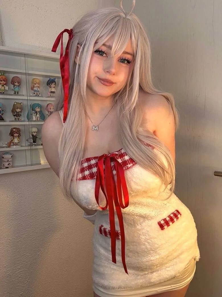 Que tanto tardará erome en bajarme un post de la diosa upmina? main image