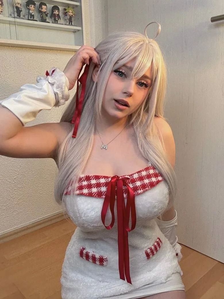 Que tanto tardará erome en bajarme un post de la diosa upmina? image 2