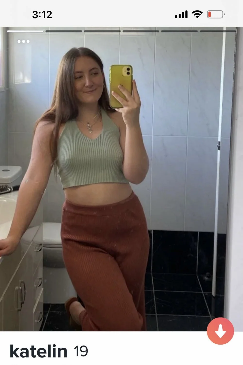 If anyone has her nudes dm me image 3