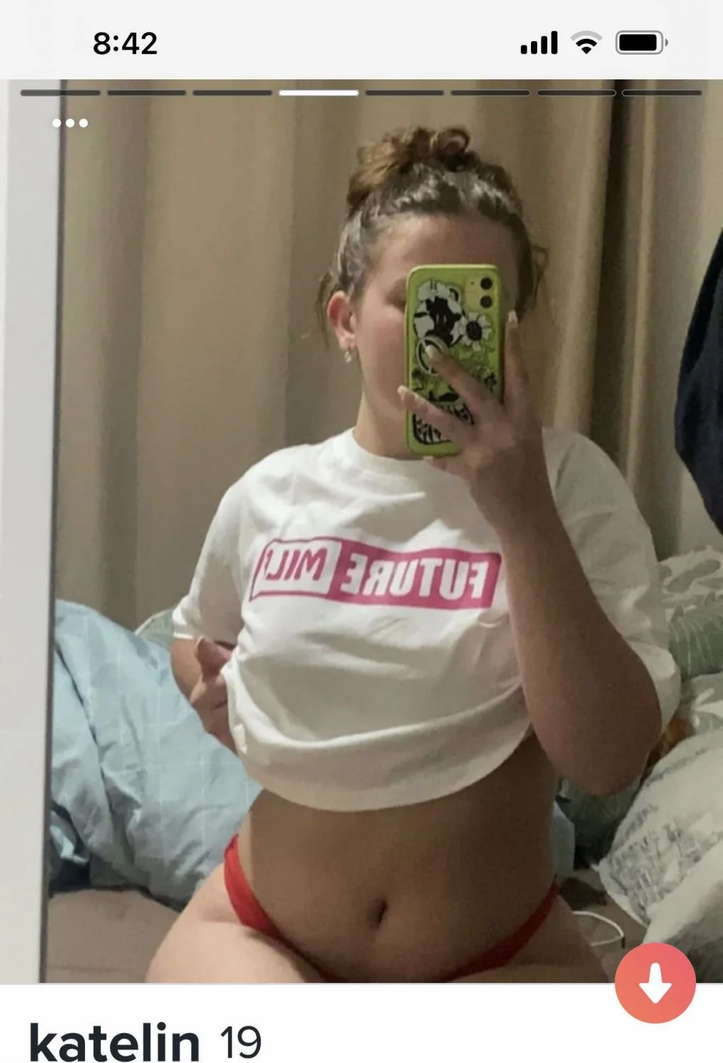 If anyone has her nudes dm me image 6