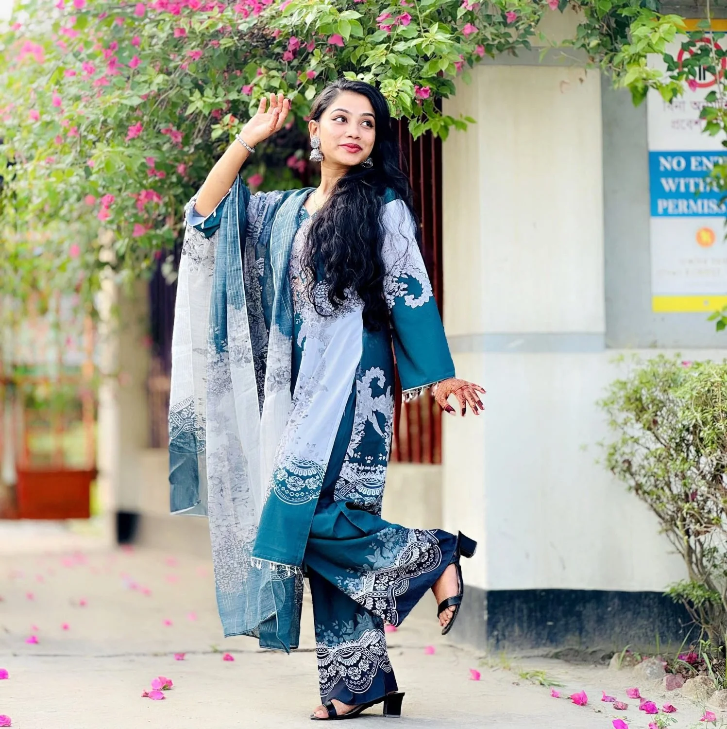 Desi college girl new leak and photos. image 2
