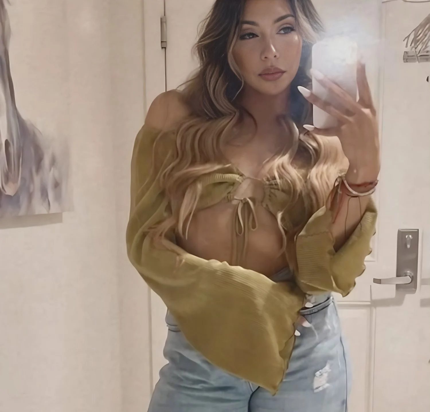 My gf’s super fit sexy latina gym partner is the perfect BBC spinner image 42