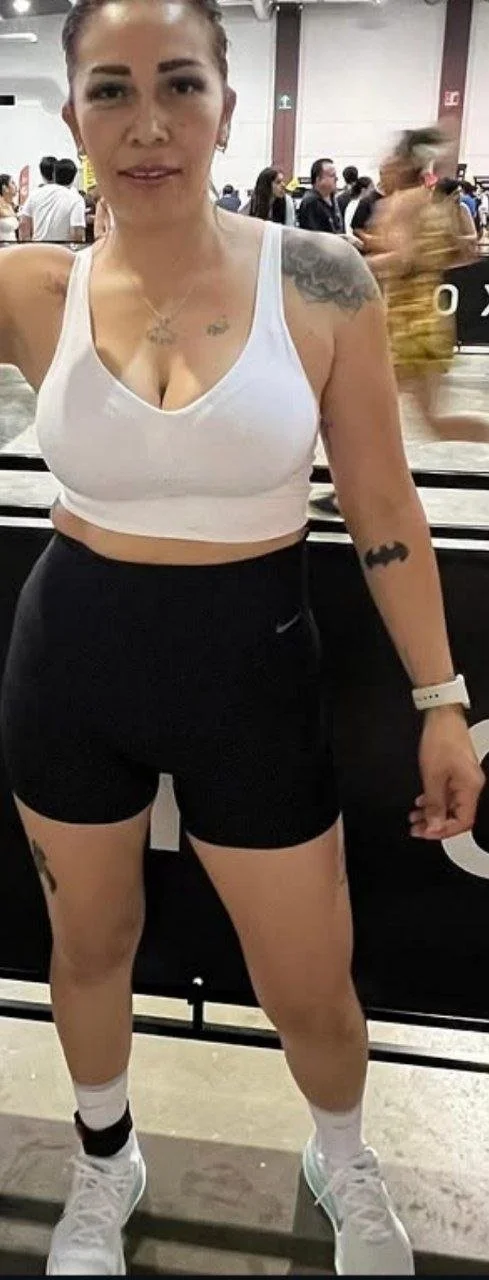 Putona Griselda muestra un rico par de tetas main image
