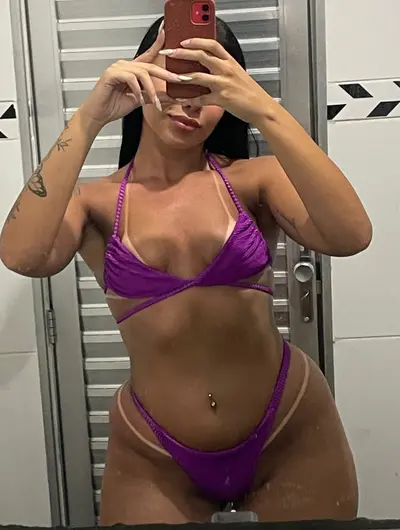 Vale a pena patrocinar essa puta ? 😋 cover image