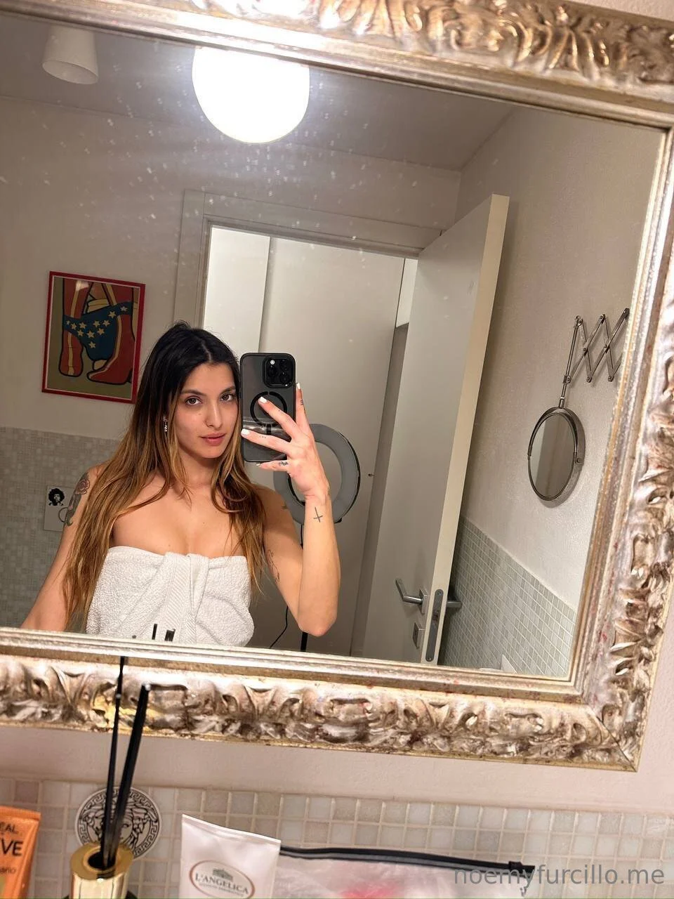 Sweet slim girl - Noǝɯʎɟnɹɔᴉllo main image