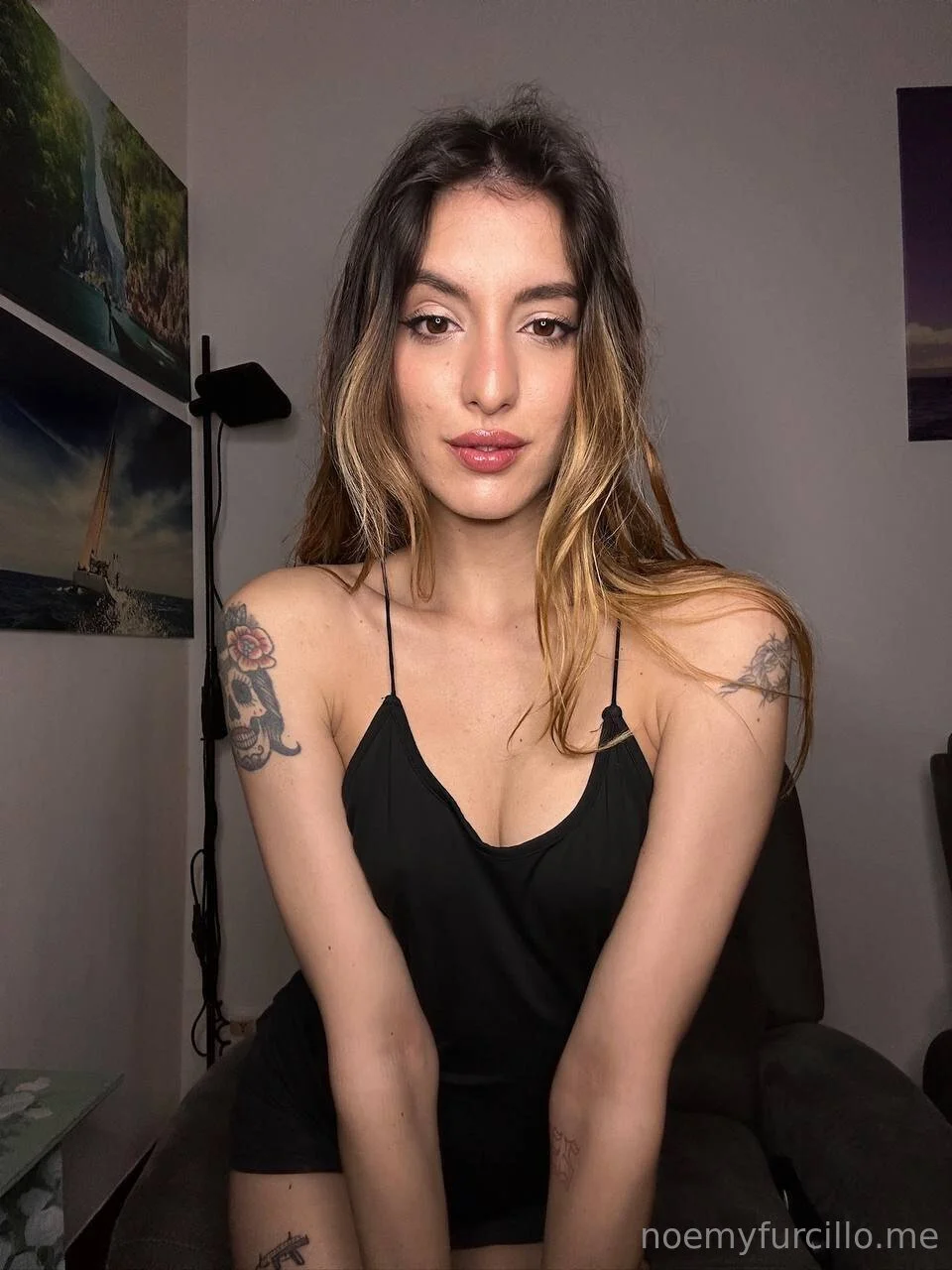 Sweet slim girl - Noǝɯʎɟnɹɔᴉllo image 9
