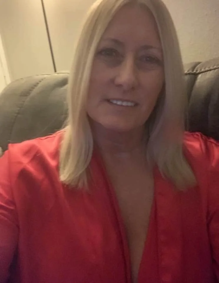 50yo Amanda is fuck meat image 7