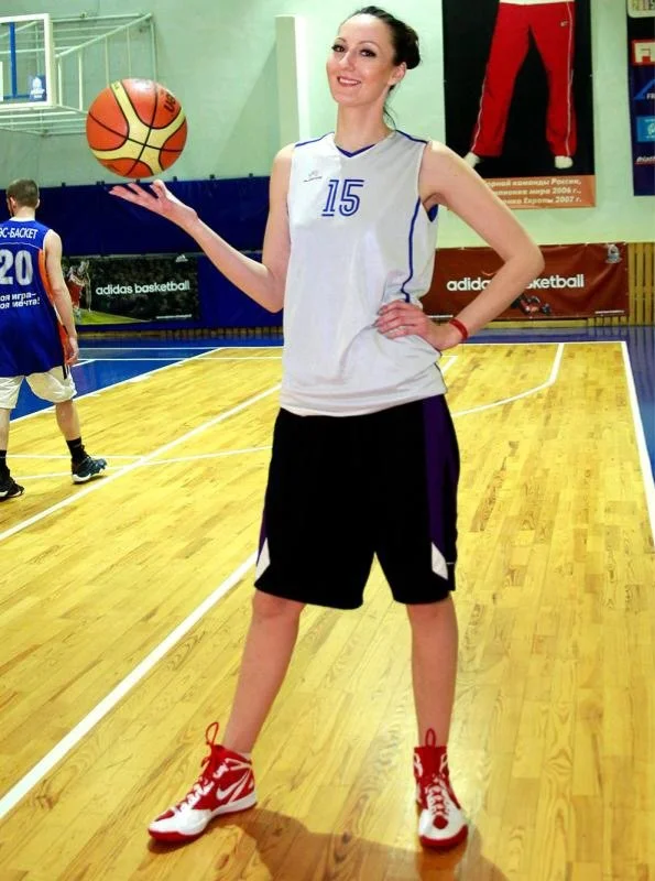 6'9 Tall Slim Gorgeous 🇷🇺🇺🇲 Amazon Model.. <> Ex Baller🏀.. <> Instagram Influencer image 7