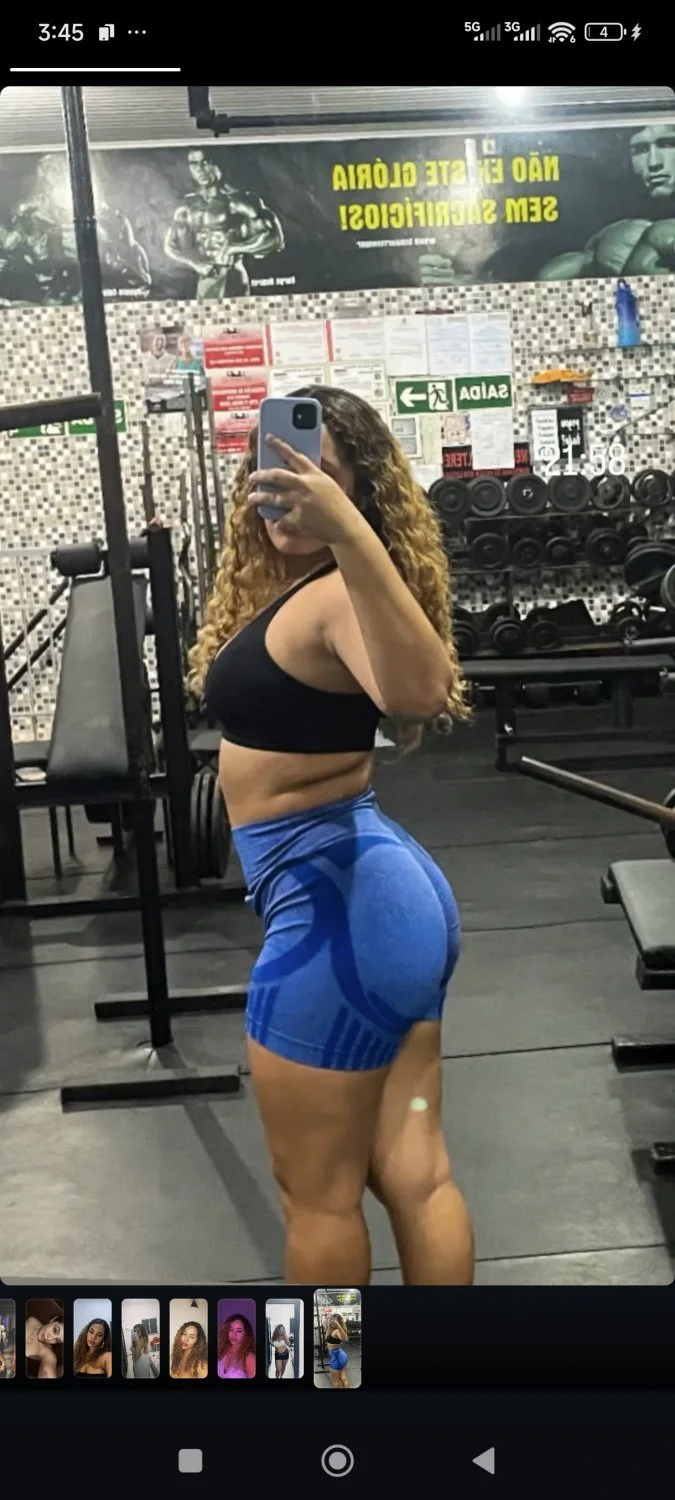 Novinha loirinha cacheada fudendo na praia e levando gozada na bundinha image 2