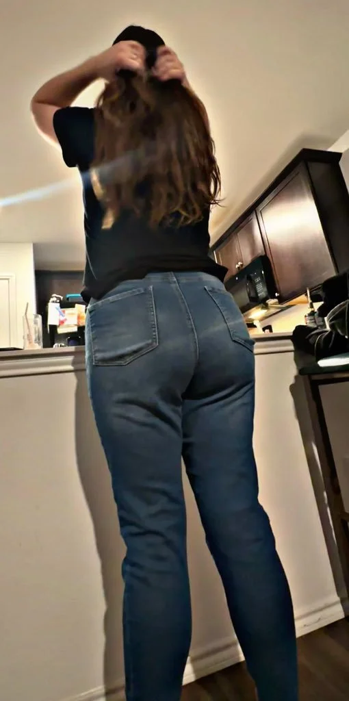 Thick Pawg Milf Getting Fucked With A Plug In, dm or kik image 2