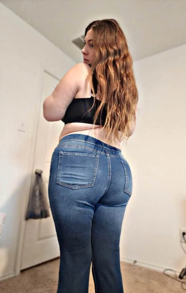 Thick Pawg Milf Getting Fucked With A Plug In, dm or kik image 4