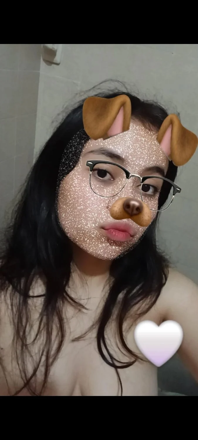 La novia de mi amigo me chupa la verga y me la cojo image 1