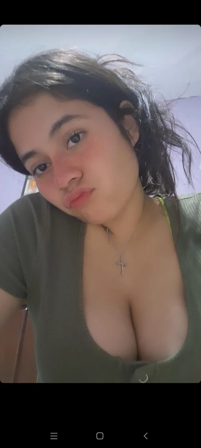 La novia de mi amigo me chupa la verga y me la cojo image 3