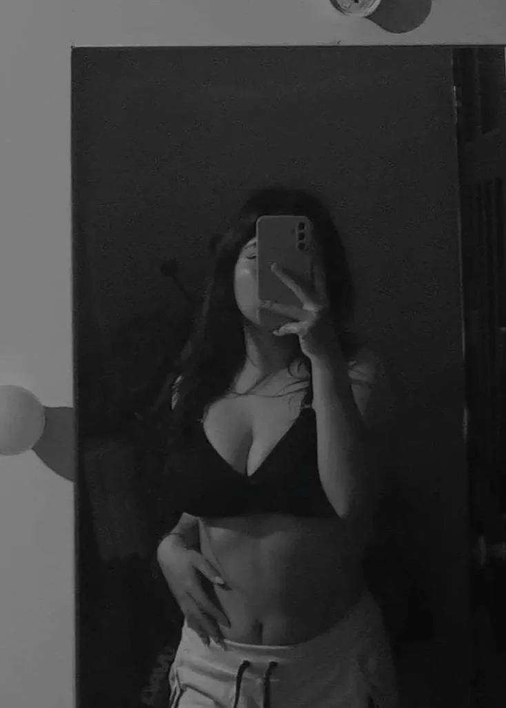 La novia de mi amigo me chupa la verga y me la cojo image 5