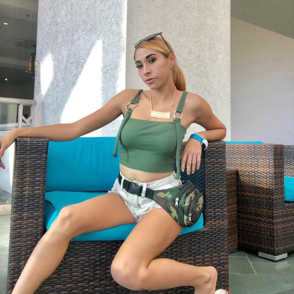 Disclosure #425: Young MILF image 5