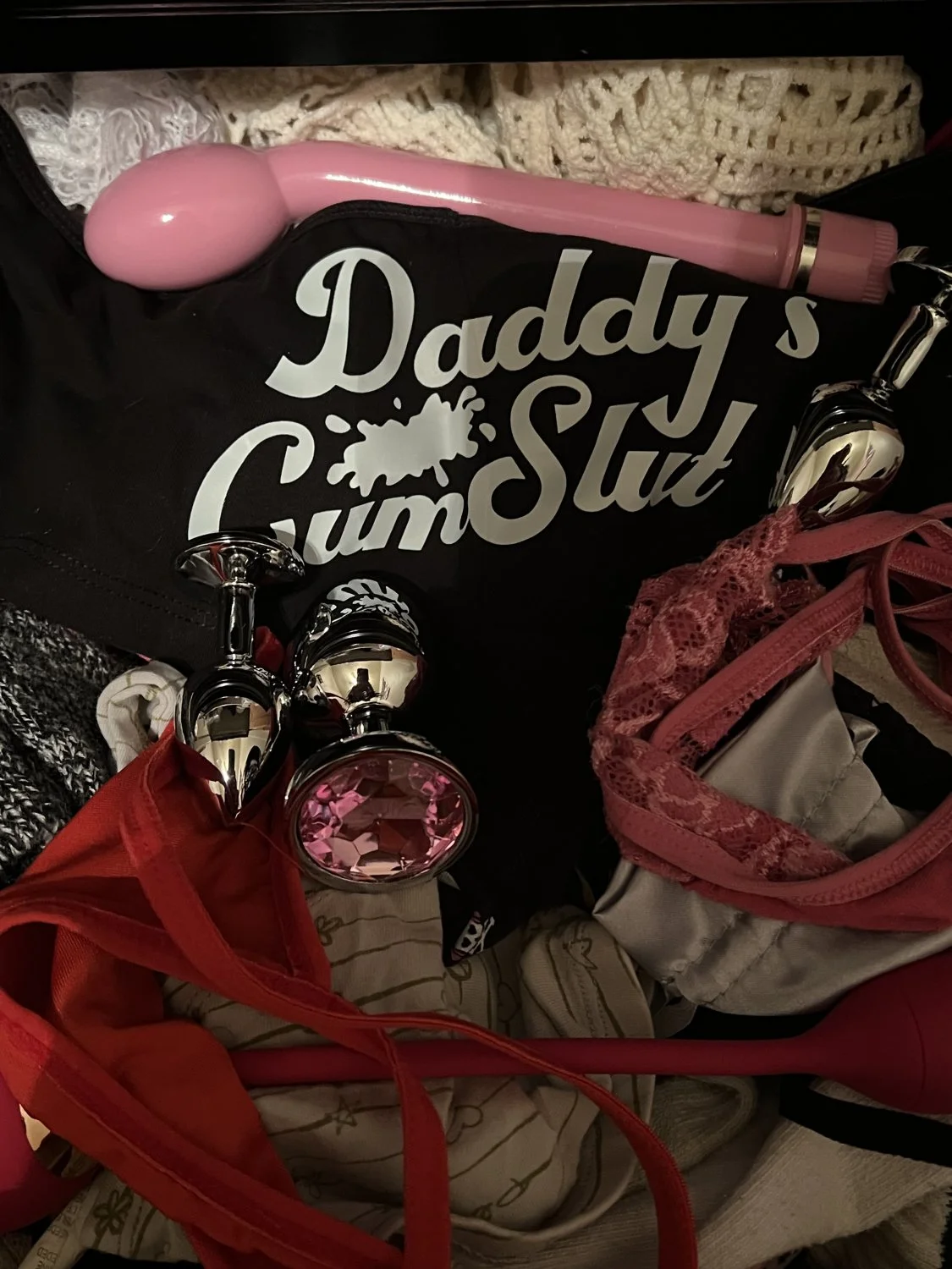 Petite MILF enjoys Doggystyle image 3