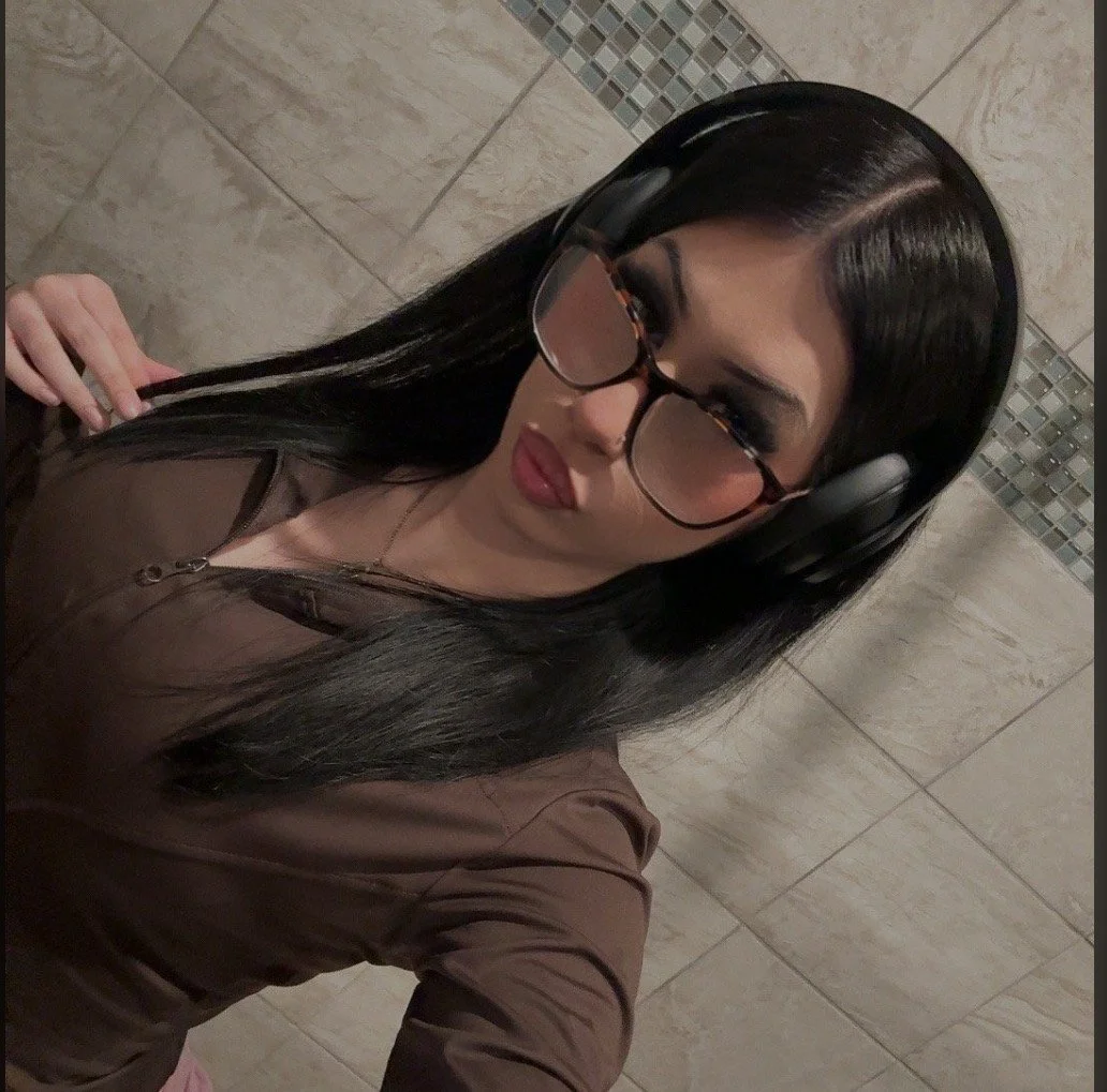 Novinha safada nerd da academia vazada main image