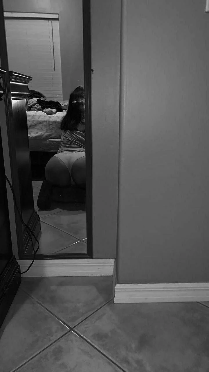 MY BIG-ASS GIRLFRIEND, HOPE SHE NEVER FINDS OUT I LEAKED HER PICS. image 4