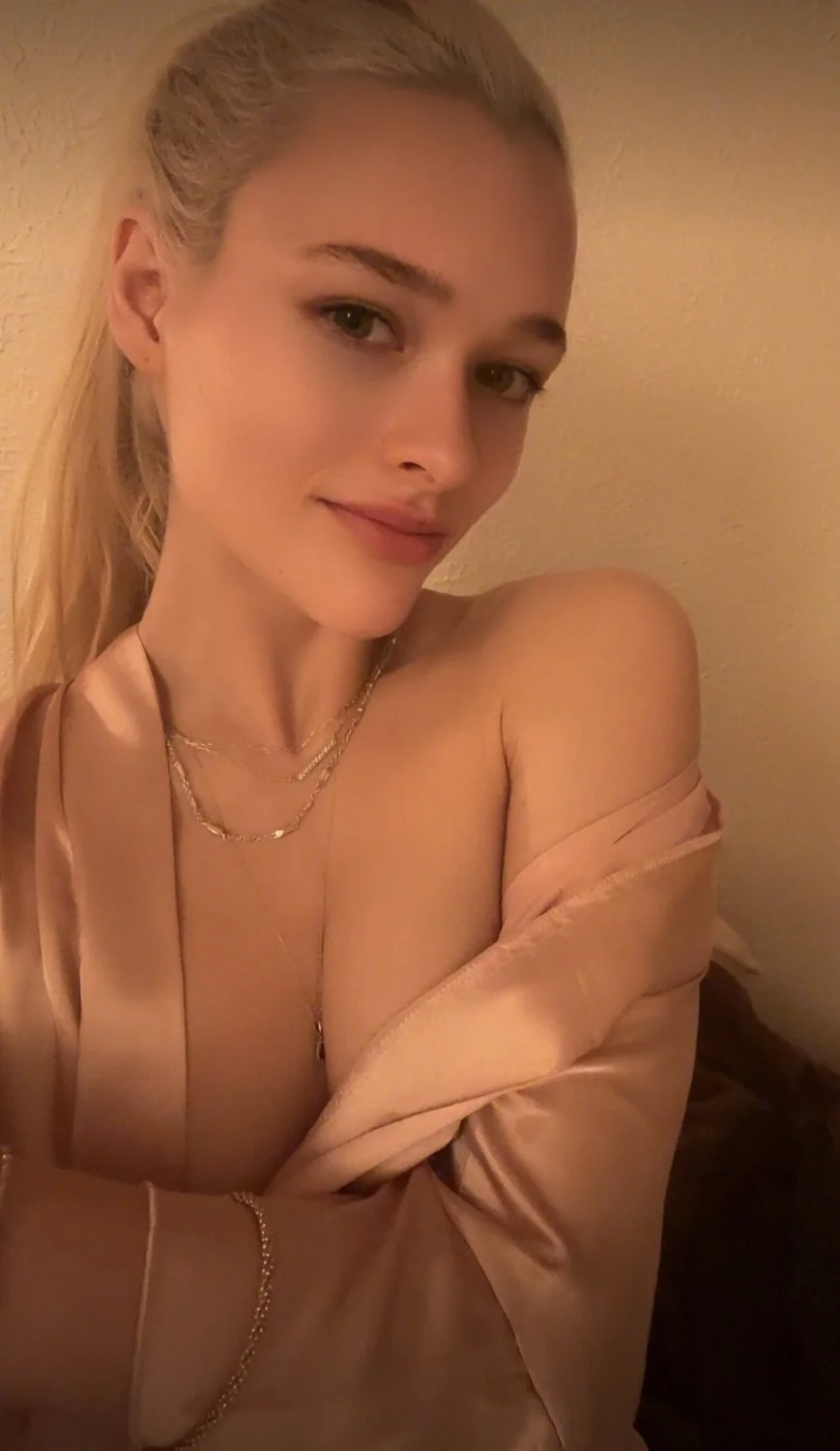 Beautiful slut leaked image 11