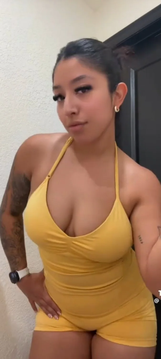 Gym girl leeean.1 i love her ass main image