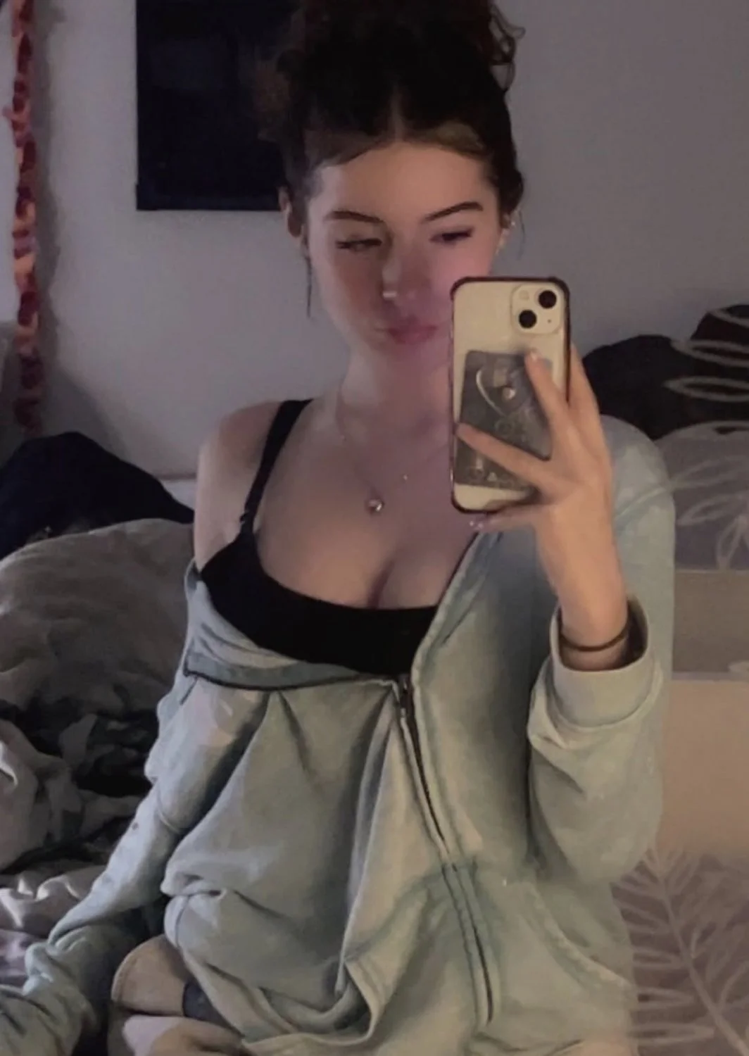 Cucks sis Ella image 2
