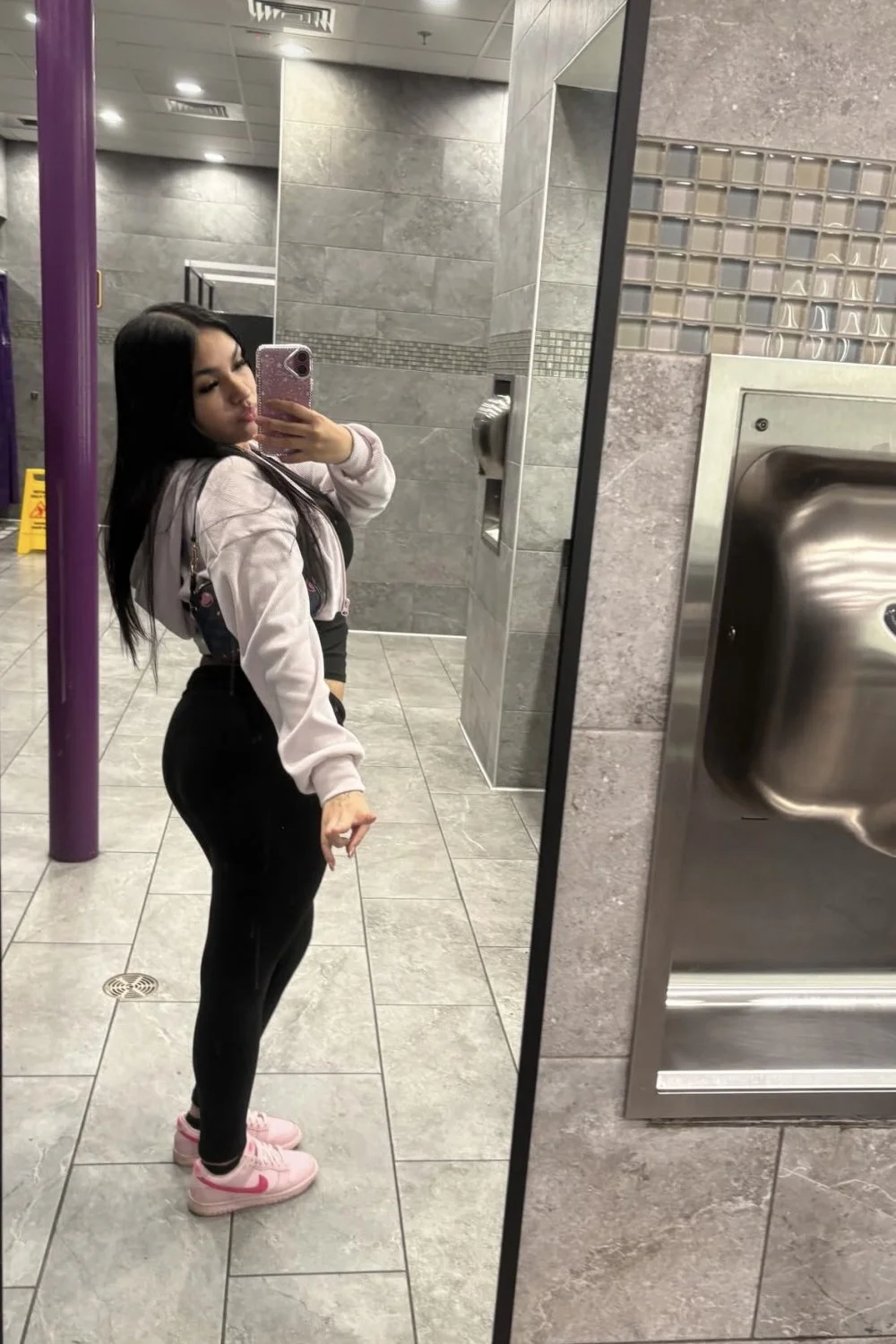 Ghetto latina image 2