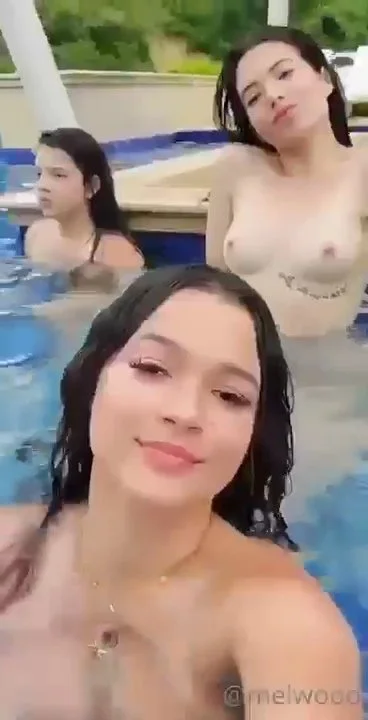Novinha Delícia na Piscina image 4