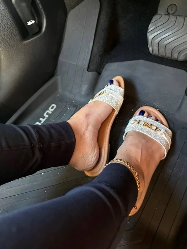 Stasya Russian amateur foot model in FL image 13