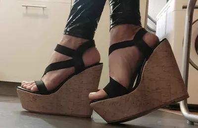 Skinny Feet in sexy Wedges 🦶🏼👠🤩 cover image