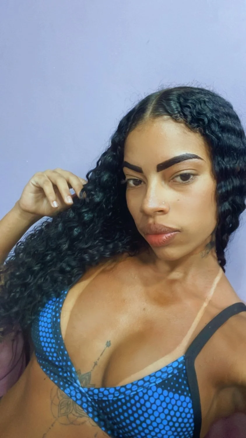 moreninha cacheada magrinha baixa renda image 19
