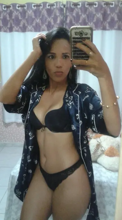 Casada cachorra do corpo gostoso...ama pica cover image