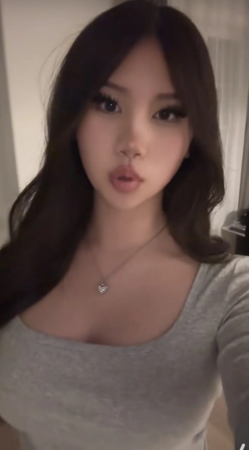 Abg irl Caitlyn image 2