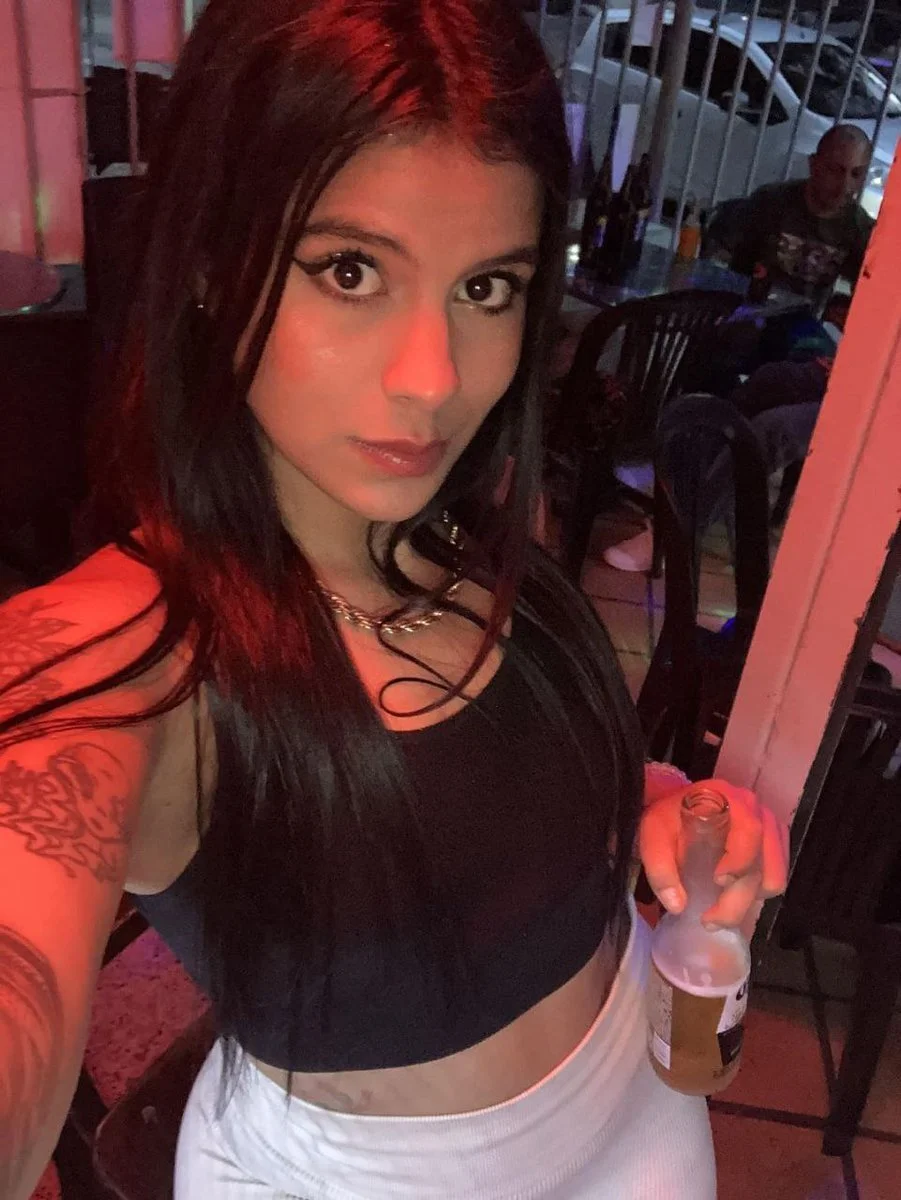 Novinha taradinha não resistiu e acabou dando o cuzinho. Video novo vazado erome main image