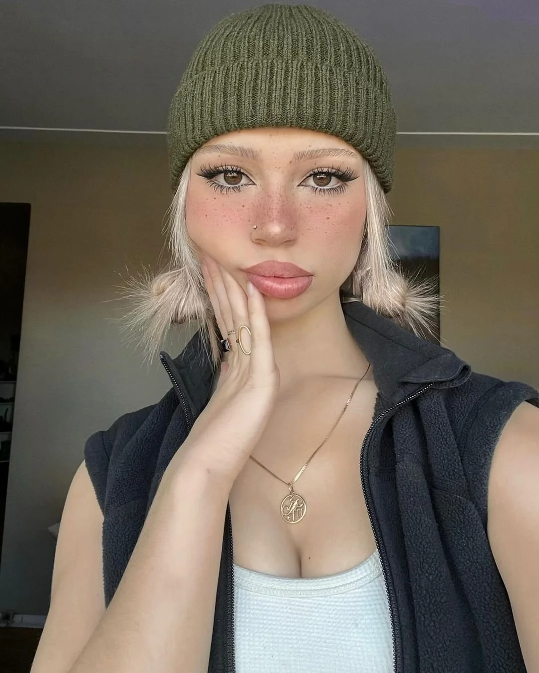 Perfect blonde bimbo IRL college pawg image 7